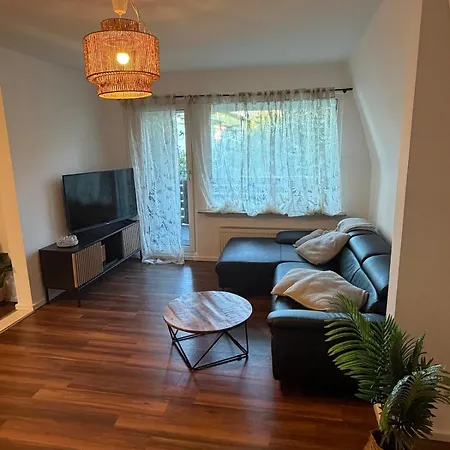 Zentrale 3-zimmer-wohnung Mit Balkon - Bis 5 Gaeste *