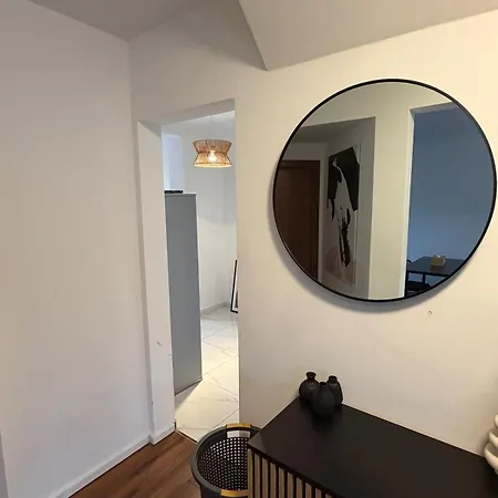 Apartment Zentrale 3-zimmer-wohnung Mit Balkon - Bis 5 Gaeste *