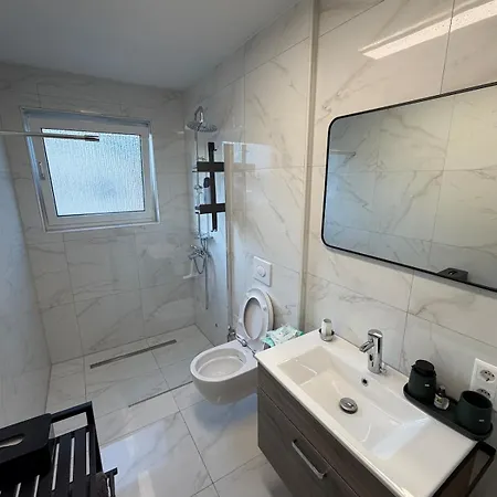 Zentrale 3-zimmer-wohnung Mit Balkon - Bis 5 Gaeste Apartment Ludwigsburg