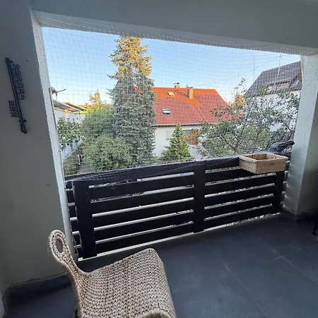 Apartment Zentrale 3-zimmer-wohnung Mit Balkon - Bis 5 Gaeste
