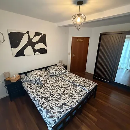 Apartment Zentrale 3-zimmer-wohnung Mit Balkon - Bis 5 Gaeste Ludwigsburg