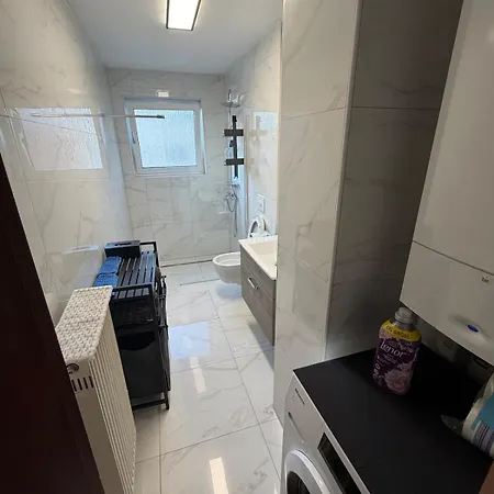 Zentrale 3-zimmer-wohnung Mit Balkon - Bis 5 Gaeste